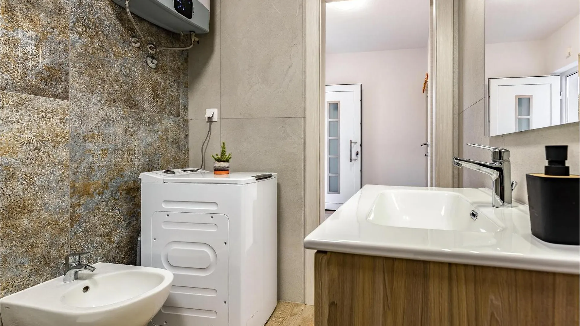 4 Bedroom Cozy Home In Marčana