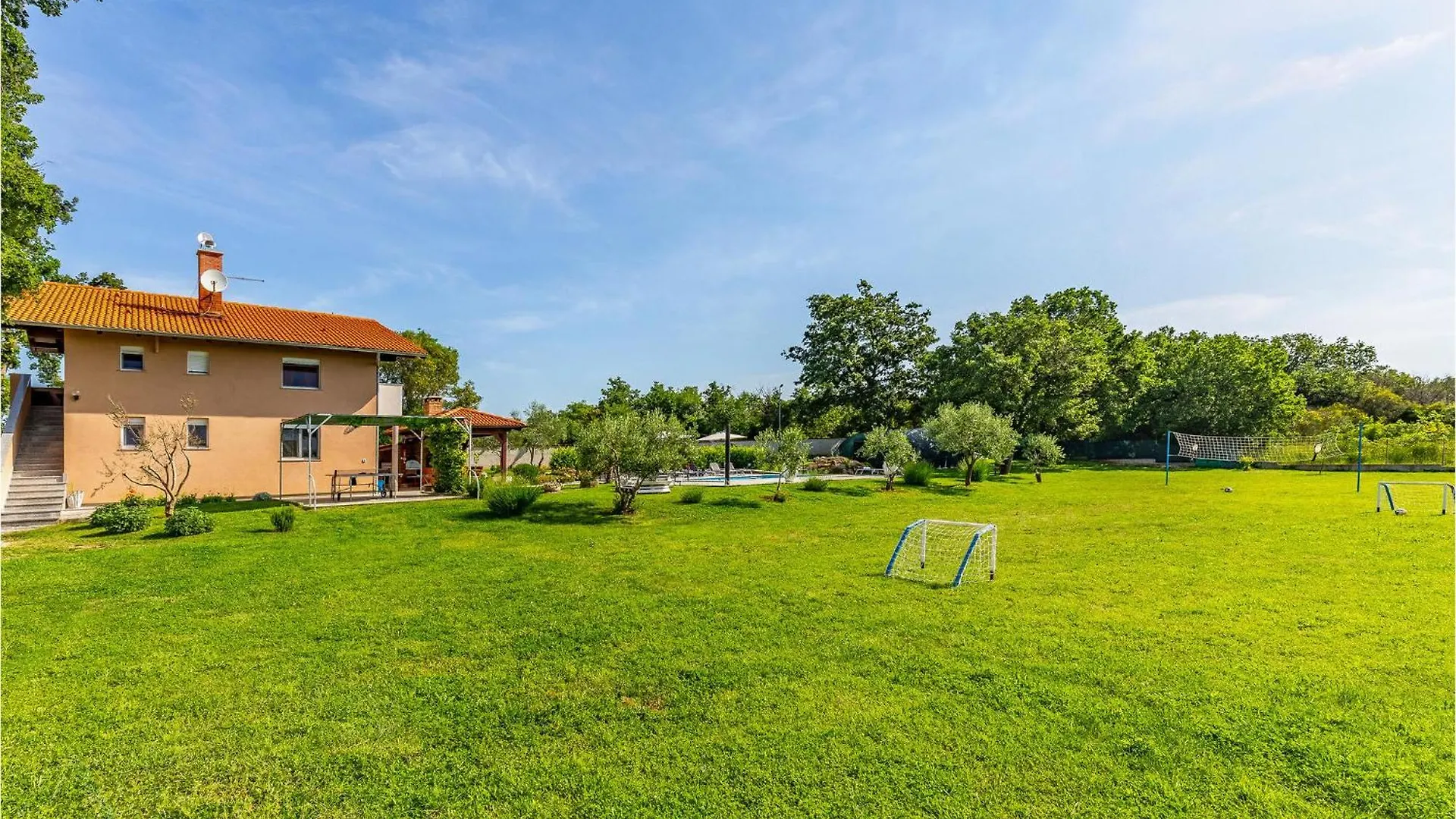 Сasa de vacaciones 4 Bedroom Cozy Home In Marčana