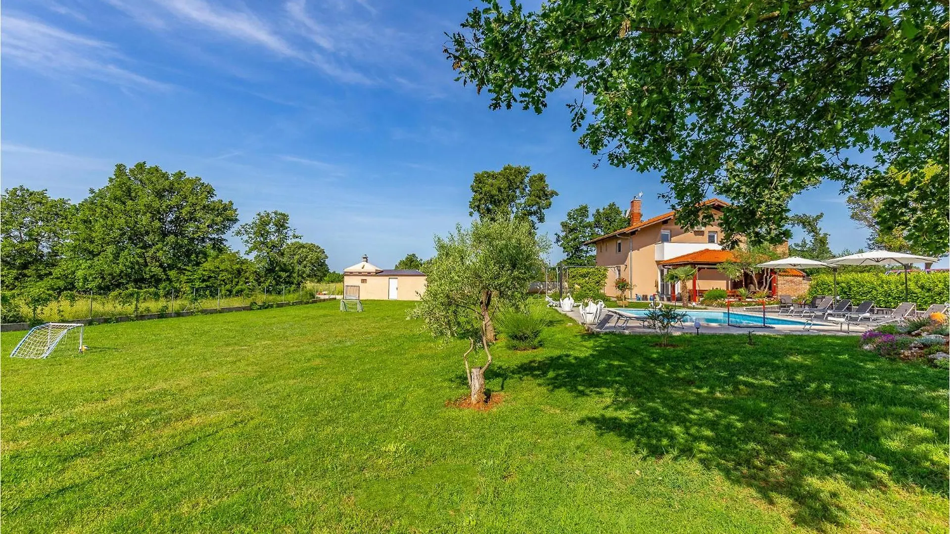 4 Bedroom Cozy Home In Marcana 0*,