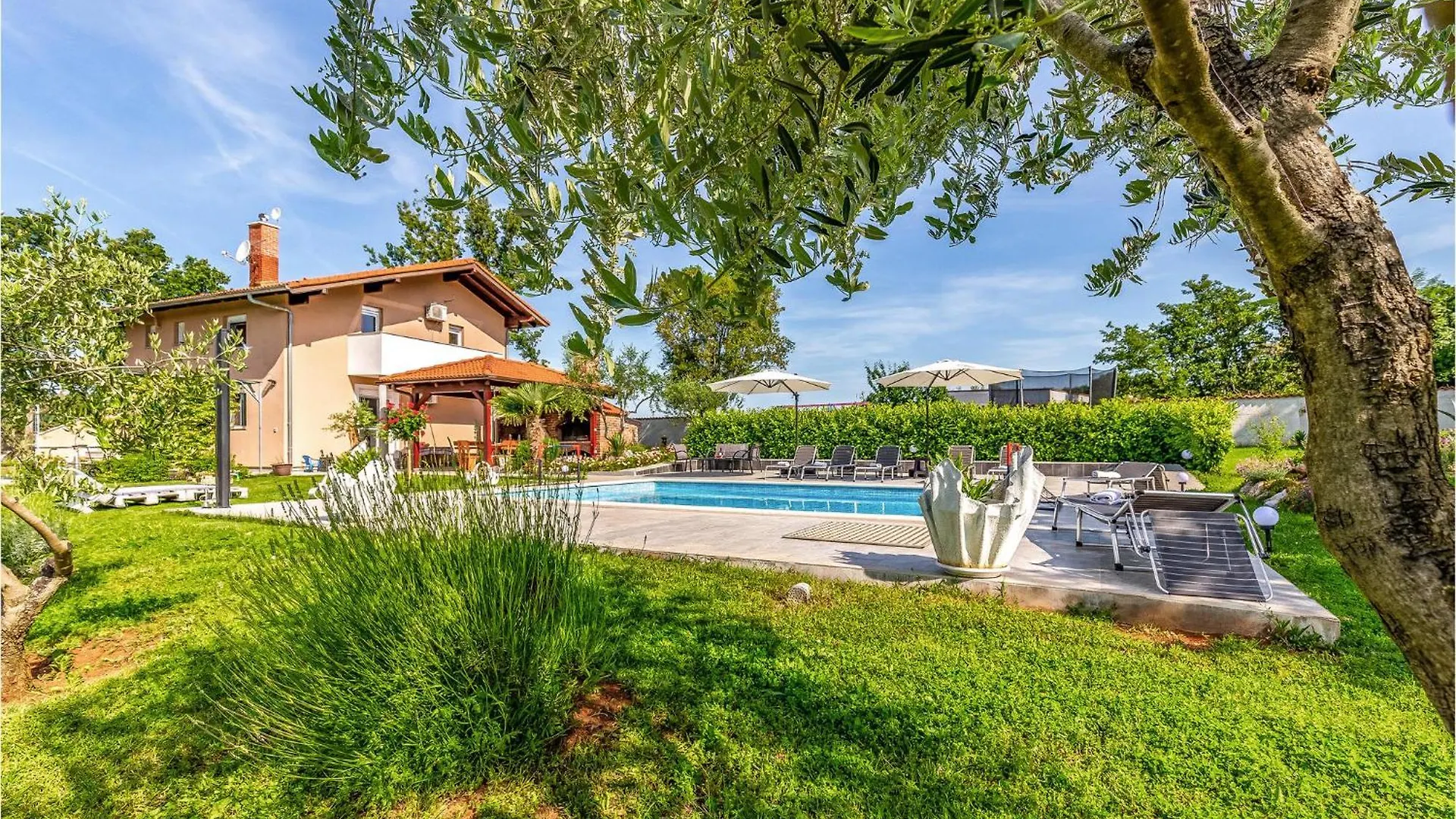 4 Bedroom Cozy Home In Marčana Croacia